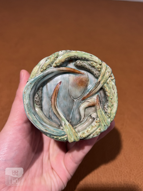 清中期 粉彩浮雕荷塘翠鸟笔筒 - 图10